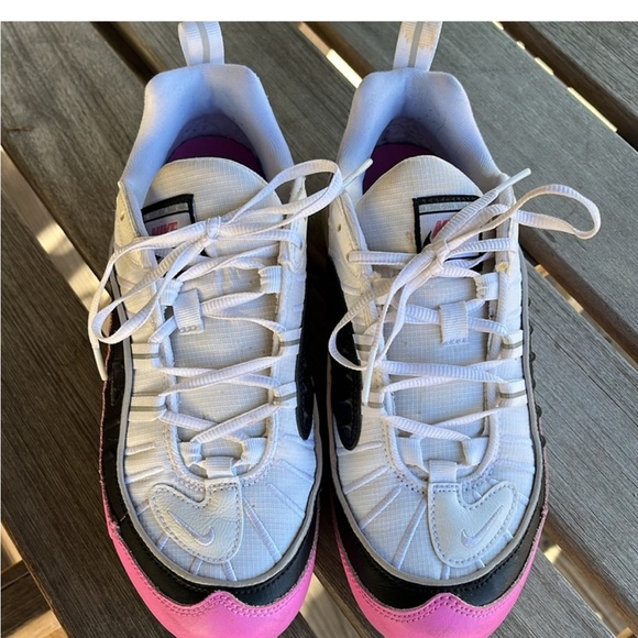 Nike White and Black Sneakers with Retro Design - Picture 2 of 7